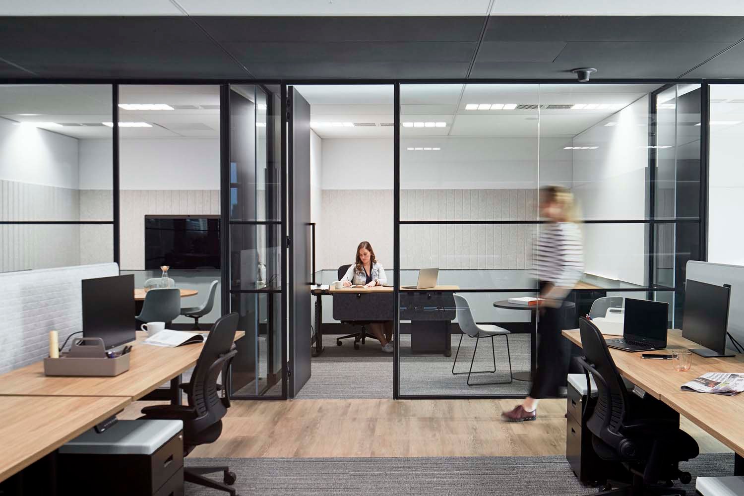 Confidential global software company_meetingroom