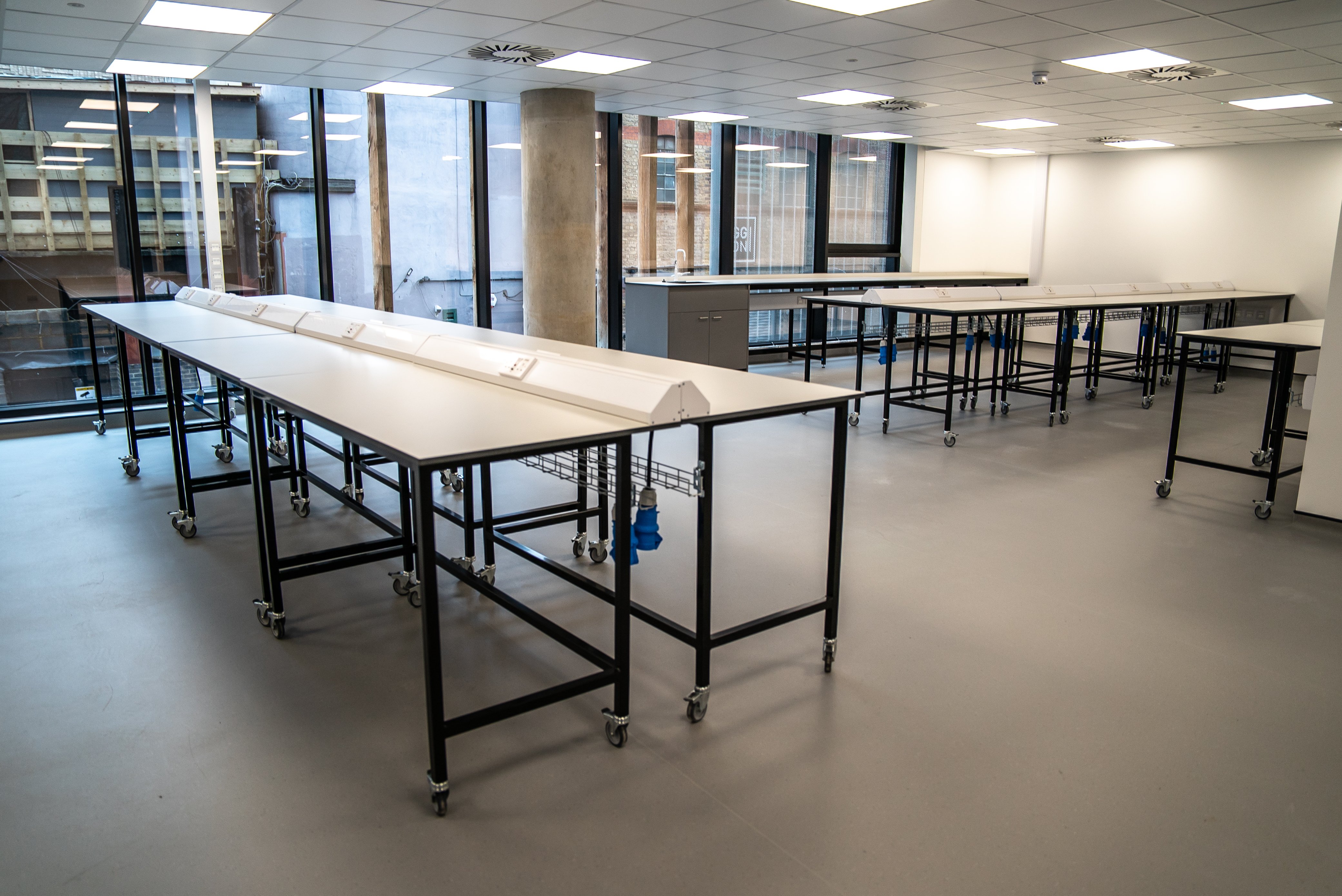 Life science design of lab with movable furniture