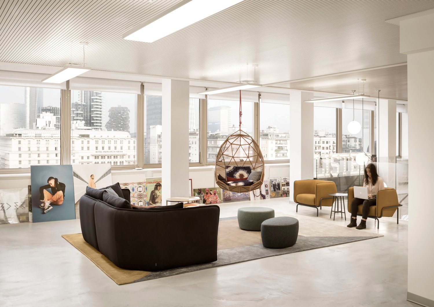 Idee design ufficio moderno: il nuovo workplace di Warner Music a Milano - Unispace