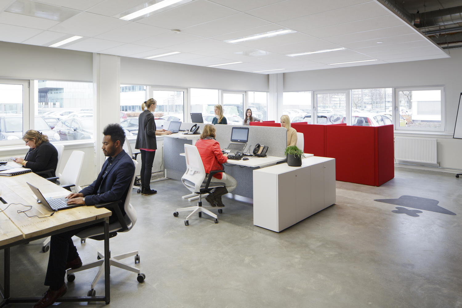 Adecco Group_desks