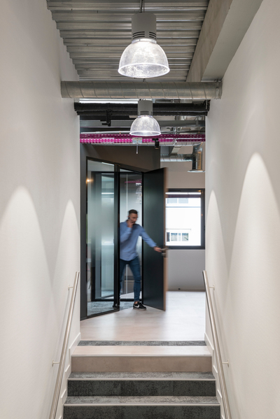 Airbus, Le Garage_hallway