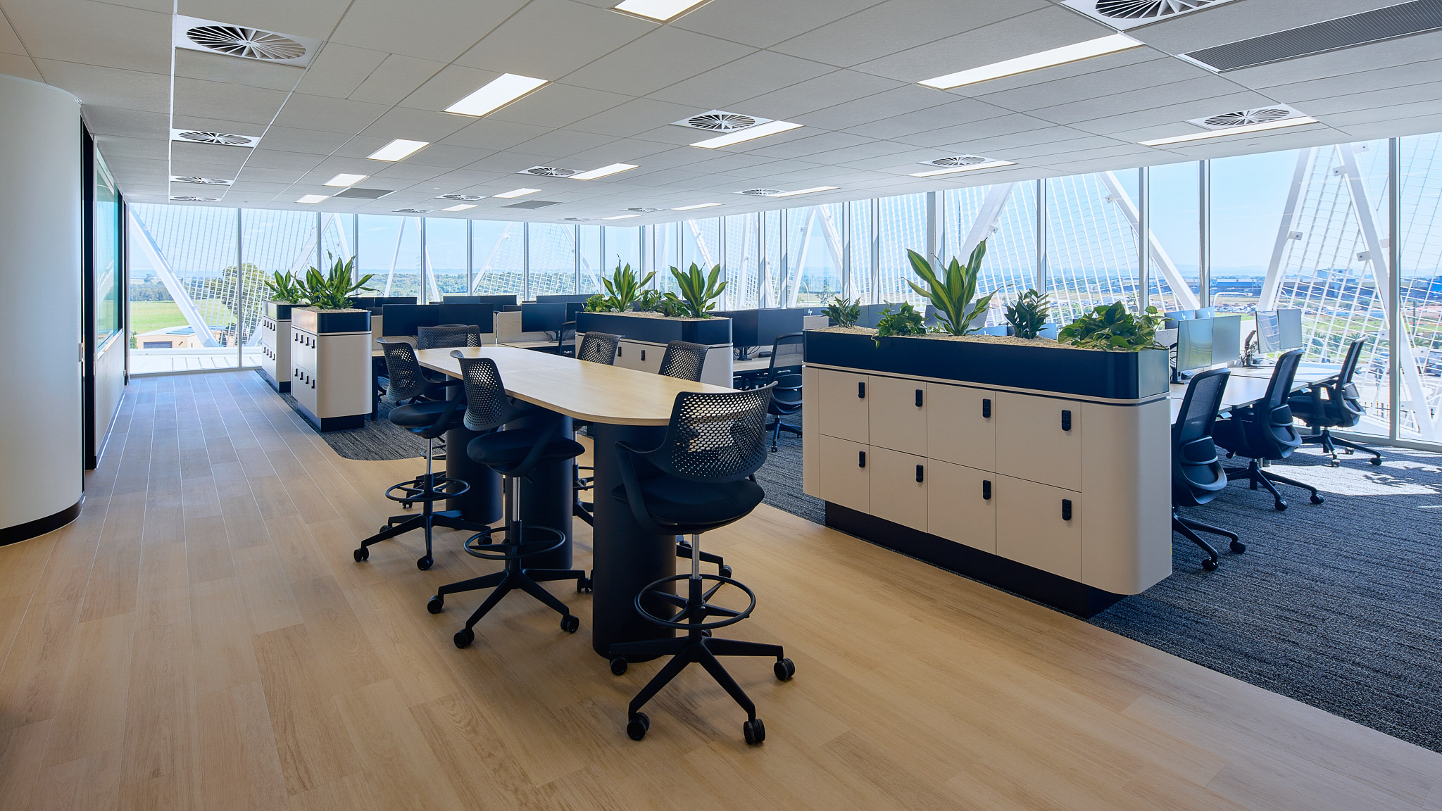 UNISPACE_IVEgroup_workstations_kempscreek