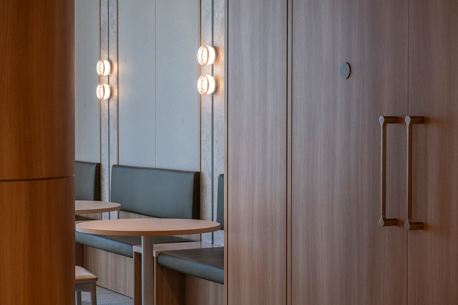 Unispace_commercial_office_desk_Sydney