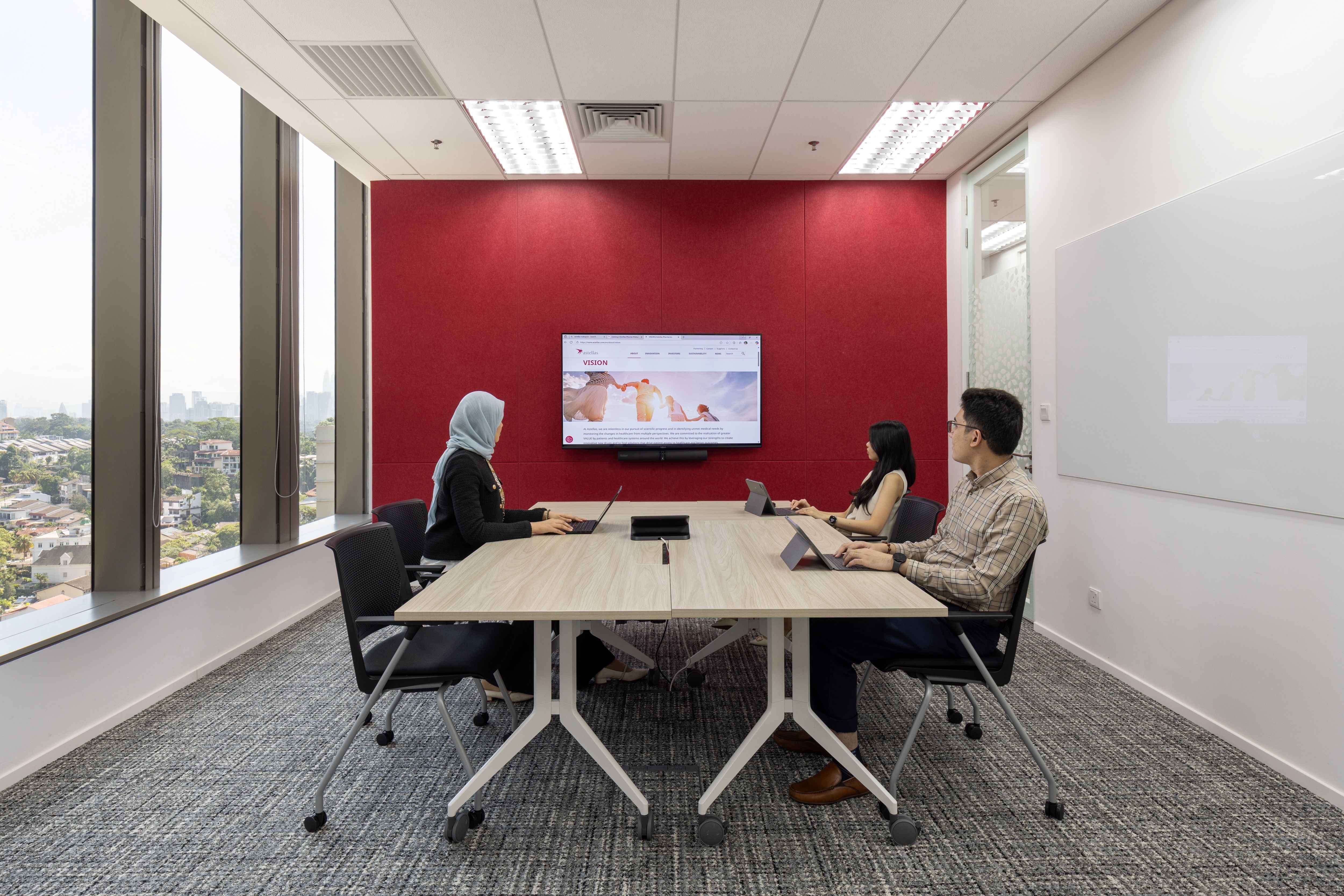 Astellas_KL_Unispace_Finbarr_Fallon_03_resized