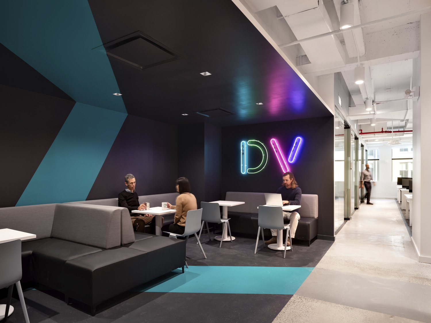 DoubleVerify_lounge_medium
