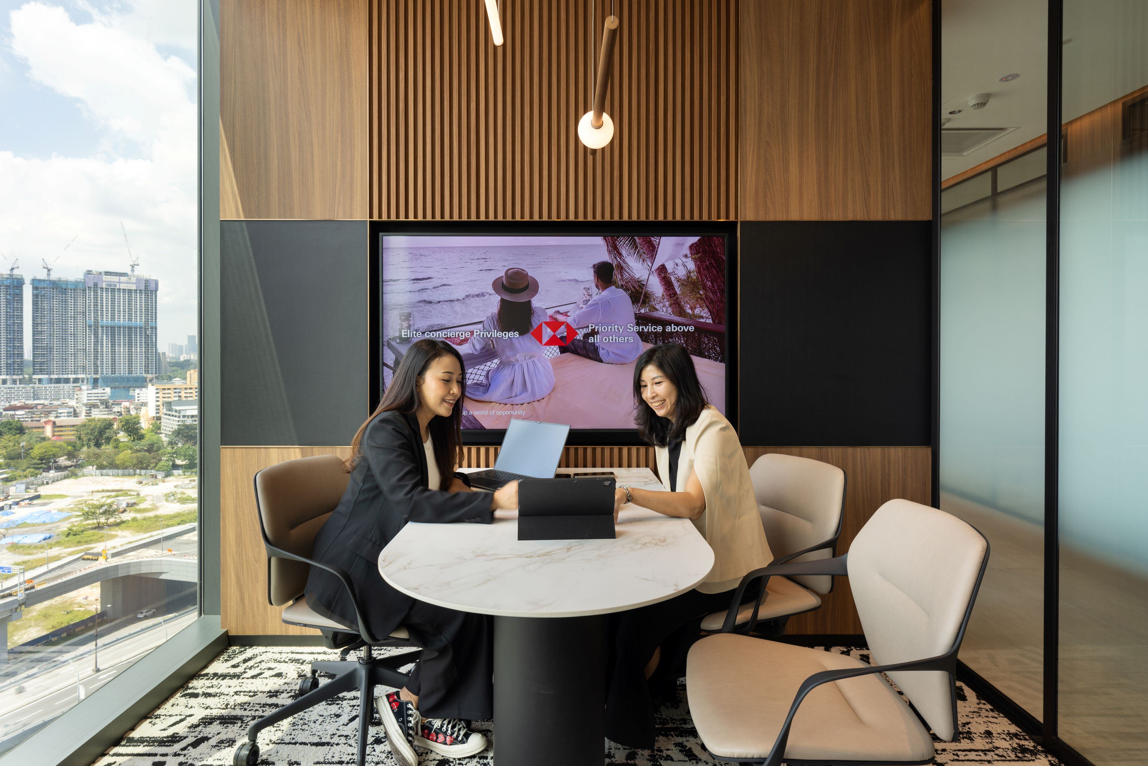 HSBC_Wealth_Centre_TRX_Unispace_18_resized