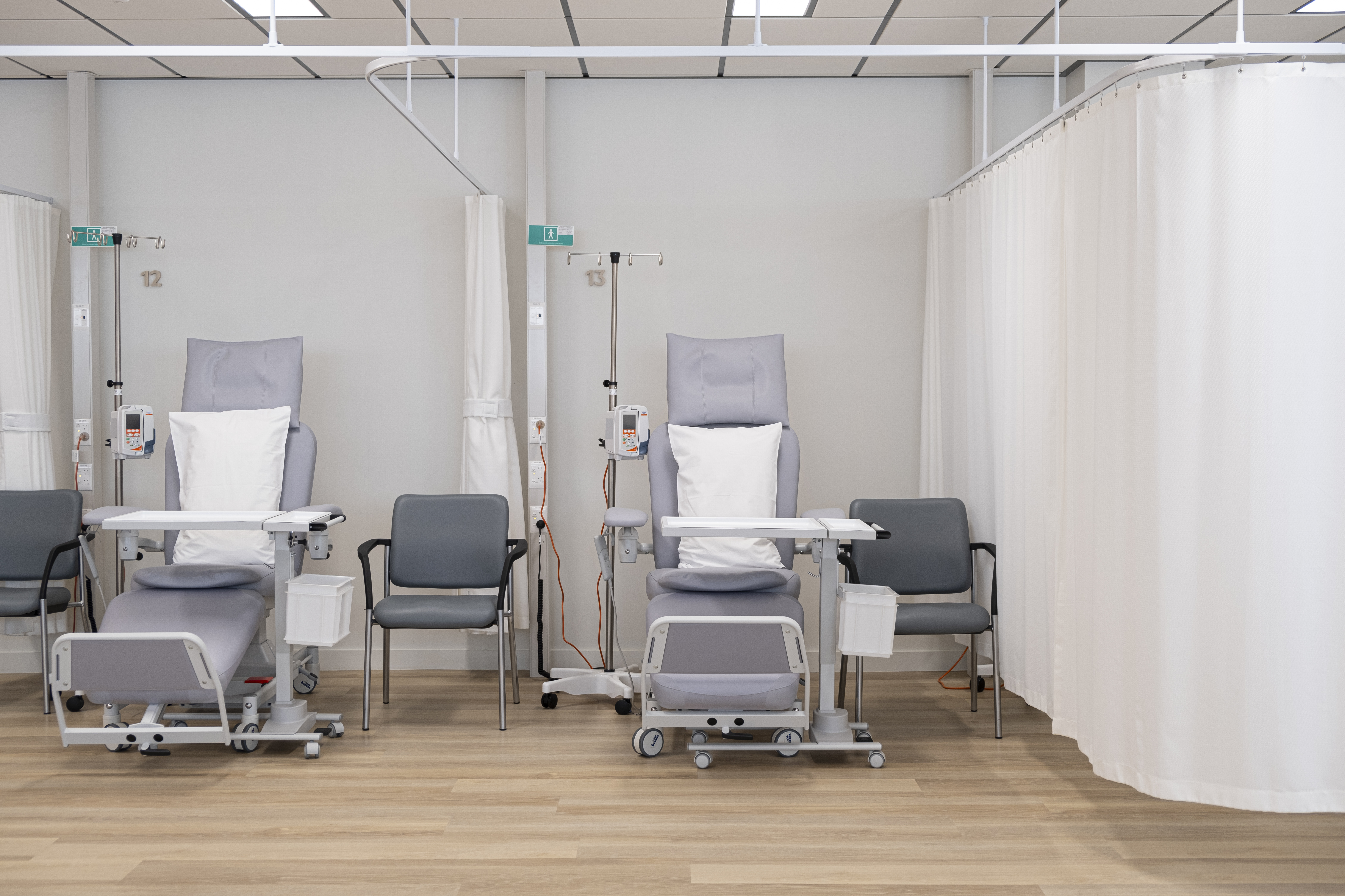 Day-stay treatment chairs for patients