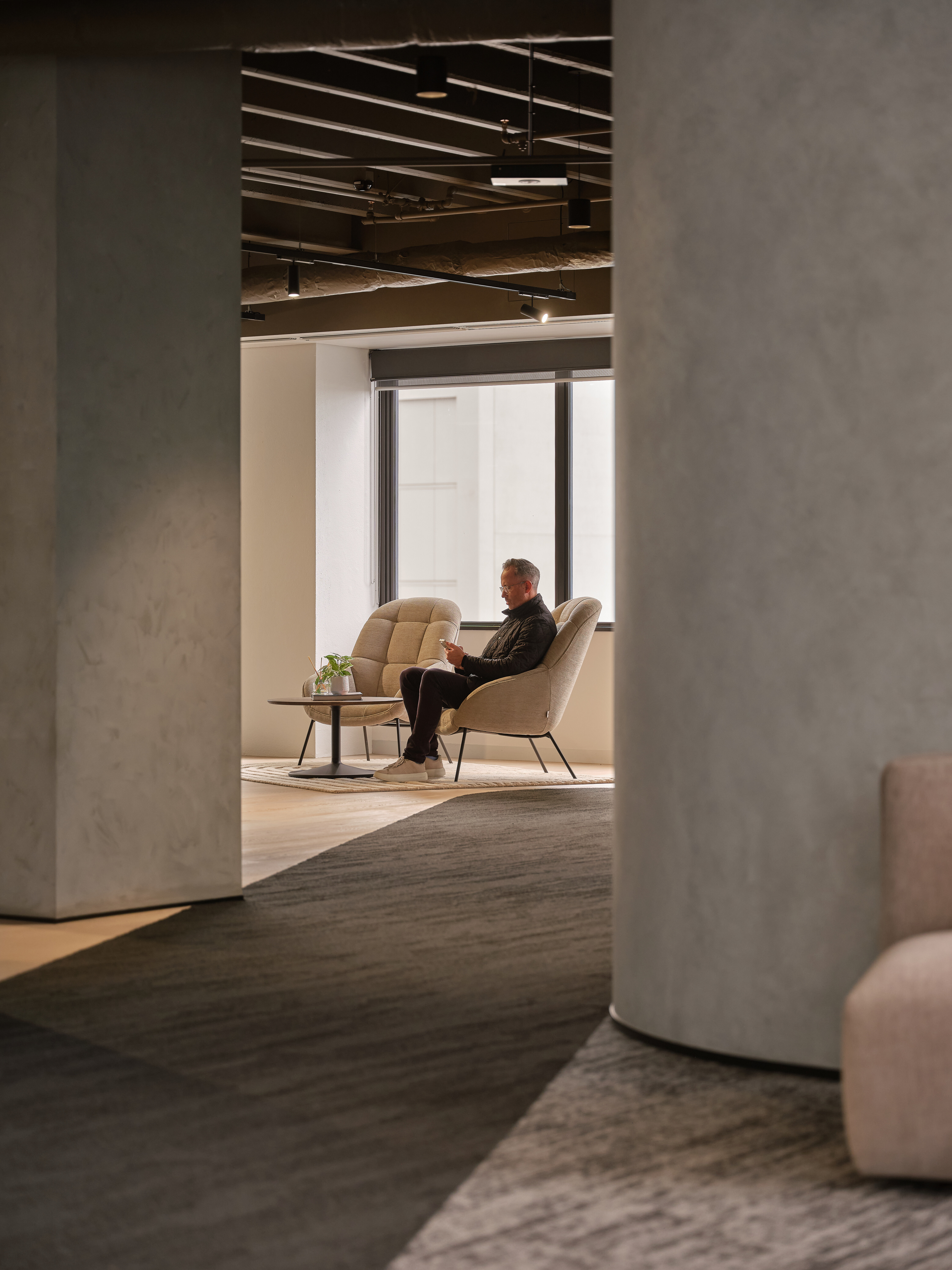 Looking through the arrival space at Precinct's turnkey fitted suites at Auckland's Aon Centre, designed and delivered by Unispace