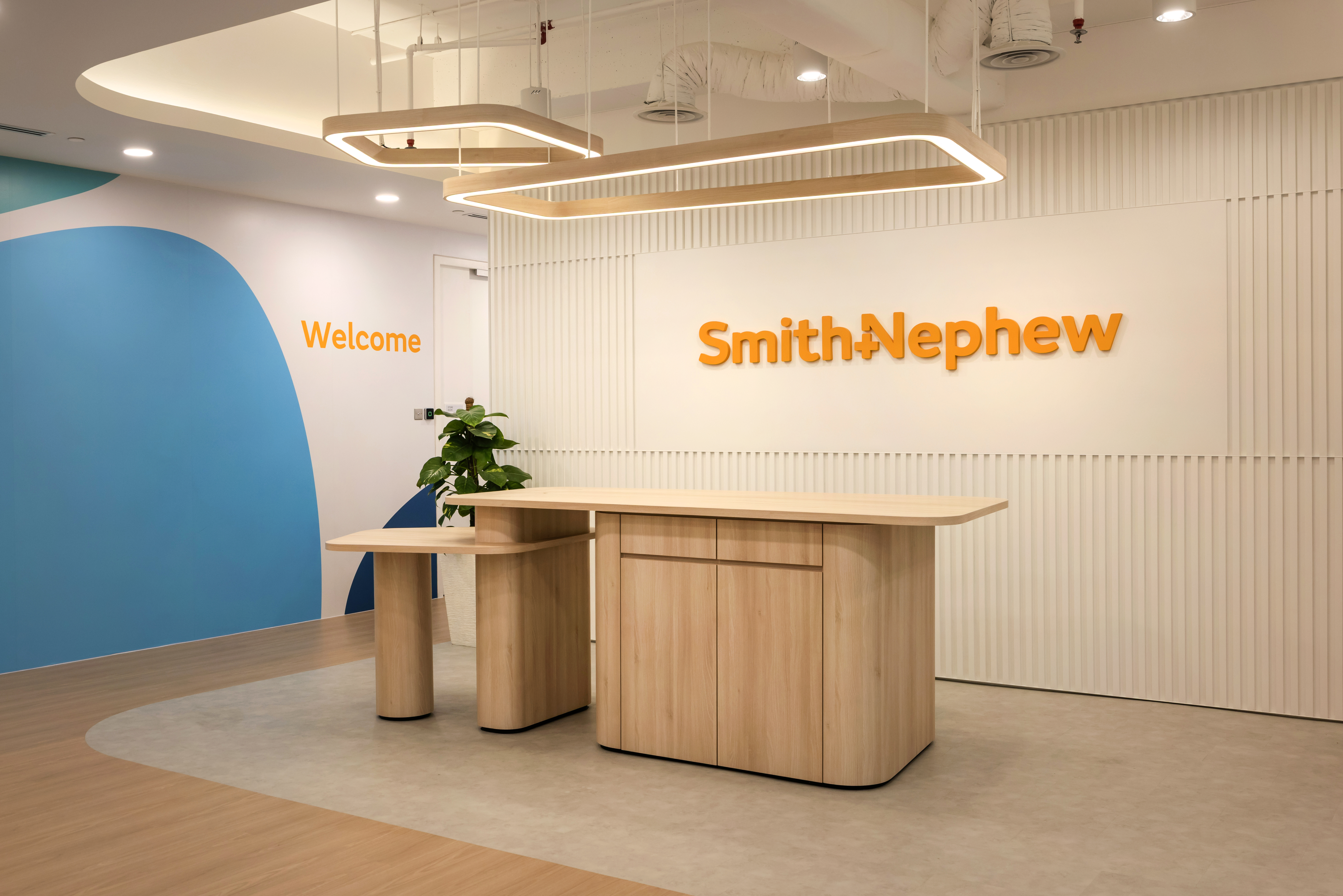 Smith+Nephew_03