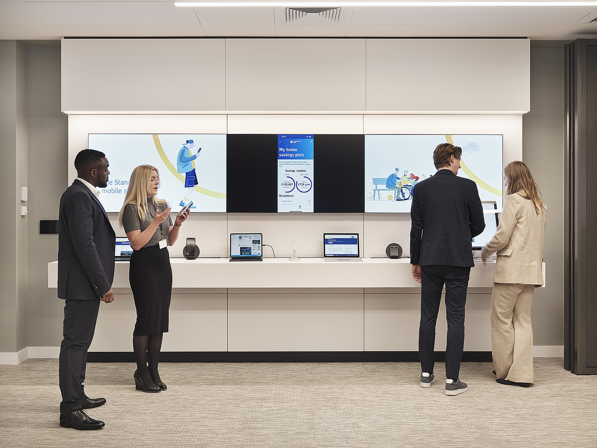 Interactive screens and end-user station