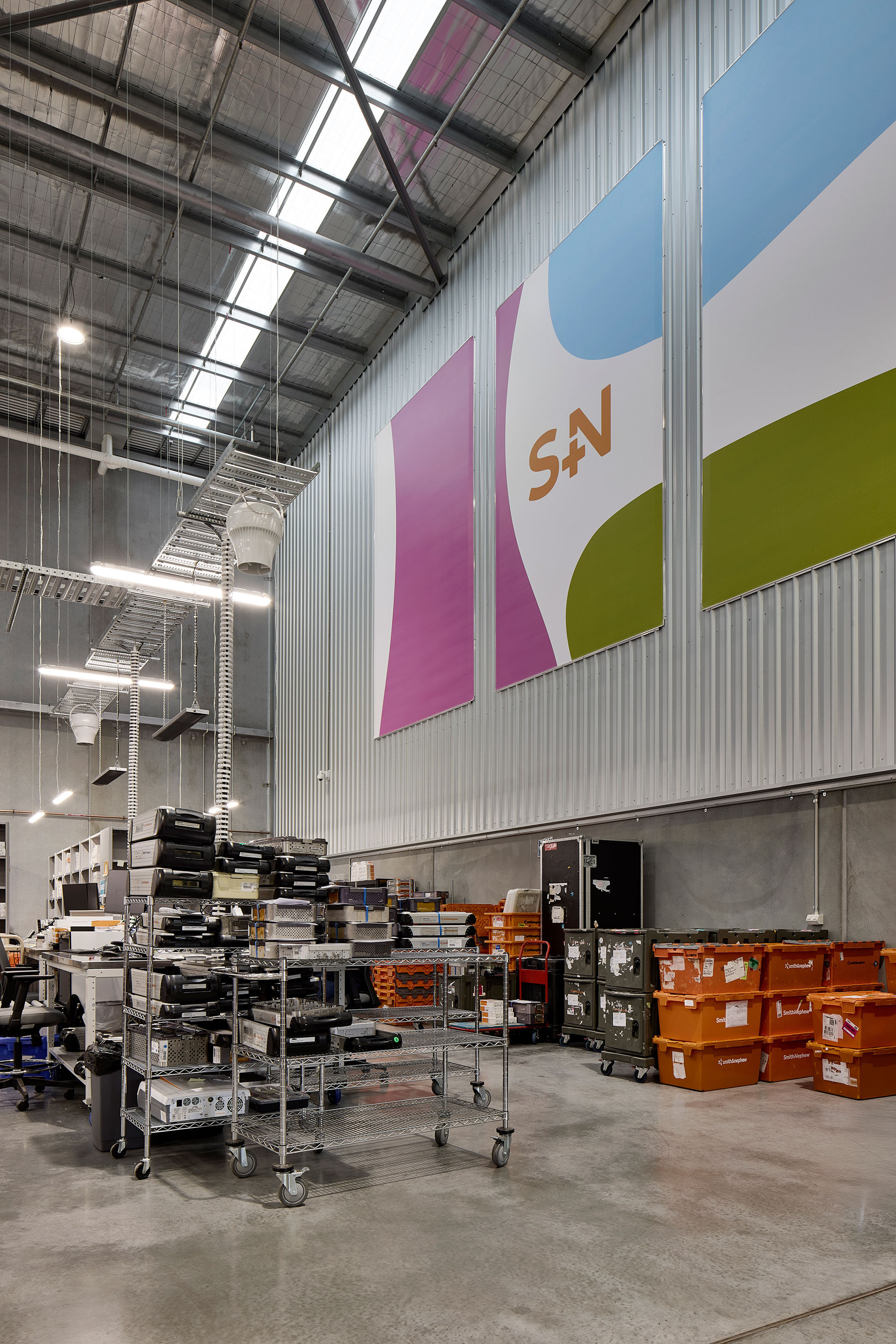 Unispace_Smith-+-Nephew_warehouse2