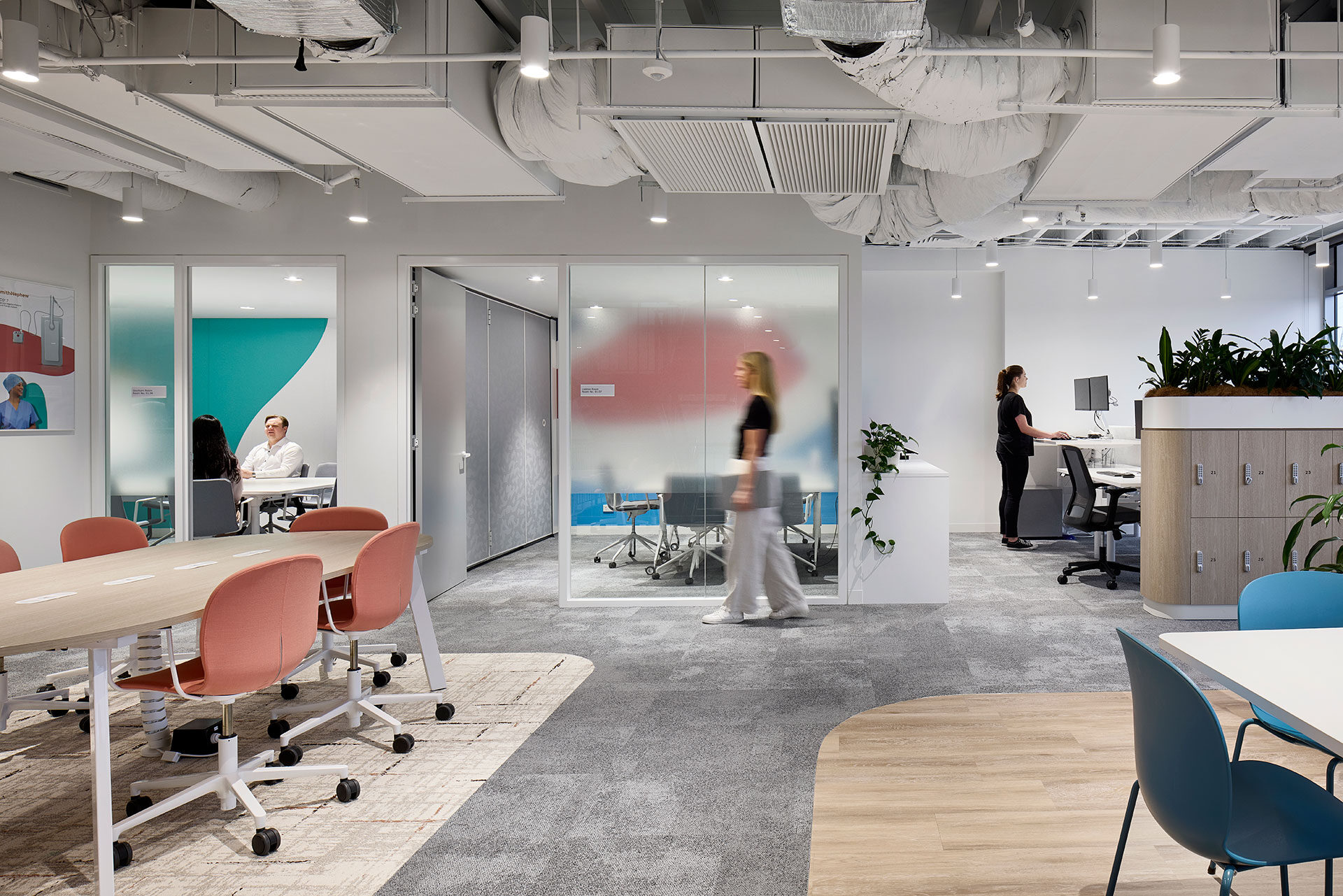 Unispace_Smith-+-Nephew_office
