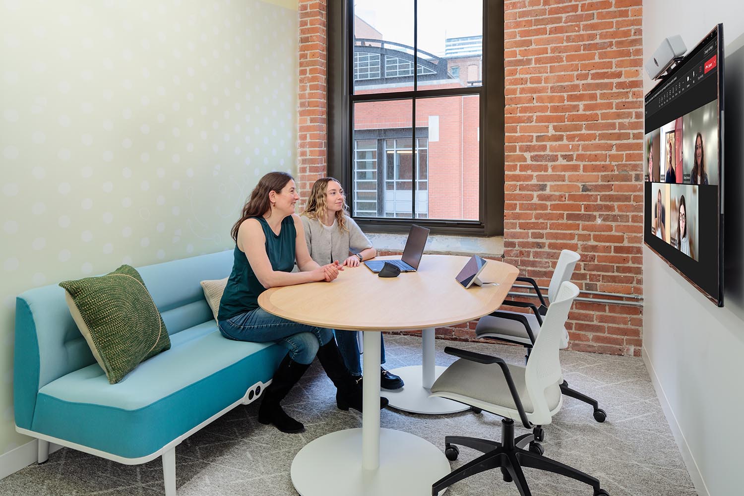 Seismic Boston - Video Conference Room
